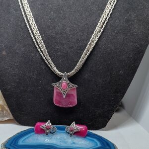 Premier Designs  Jazzy Berry Pink and Silver Necklace And Clip On Earring Set